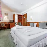 فندق Domschatz 3*