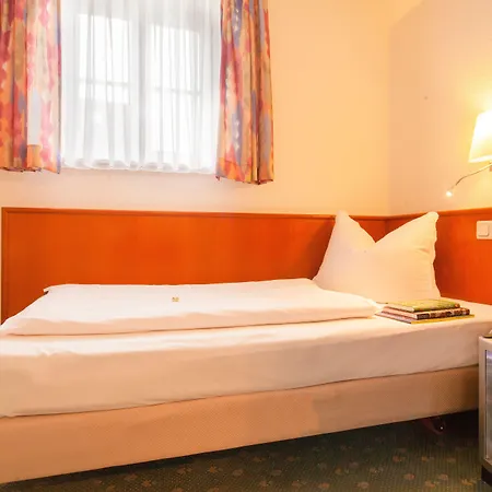 Hotel Domschatz 3*
