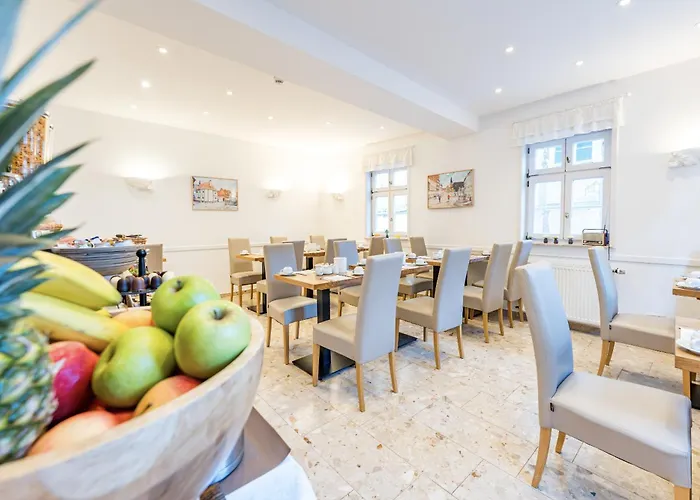 Отель Domschatz